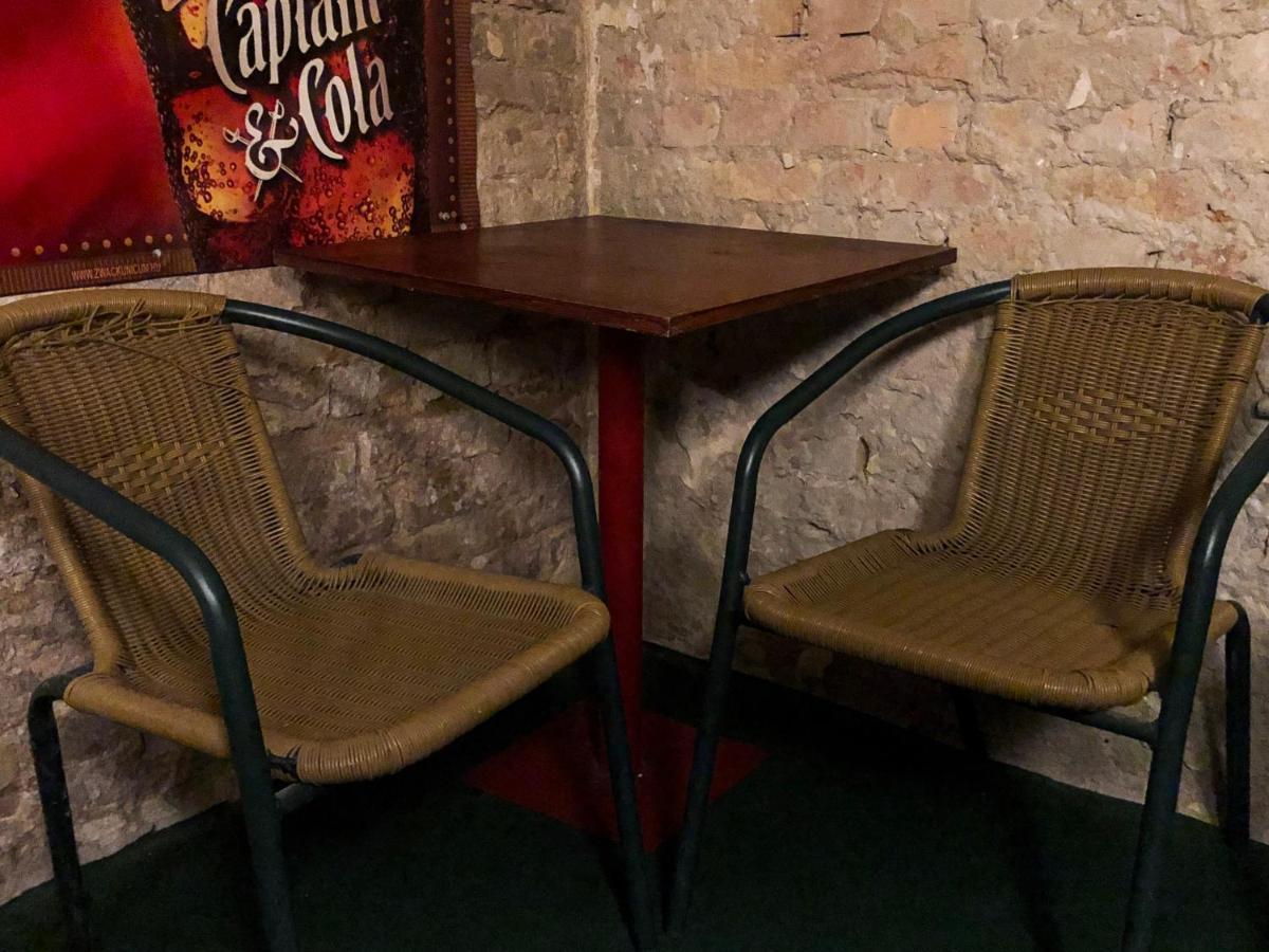 Whole Basement Former Pub2 For Stag Do, Men'S Cave Budapest Luaran gambar