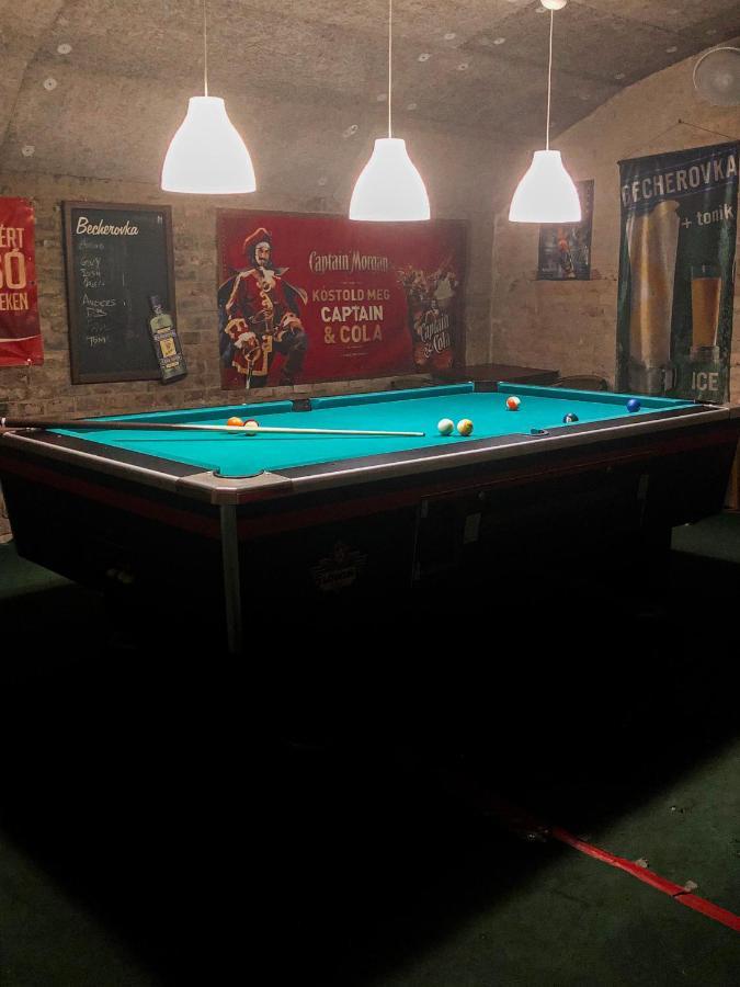 Whole Basement Former Pub2 For Stag Do, Men'S Cave Budapest Luaran gambar