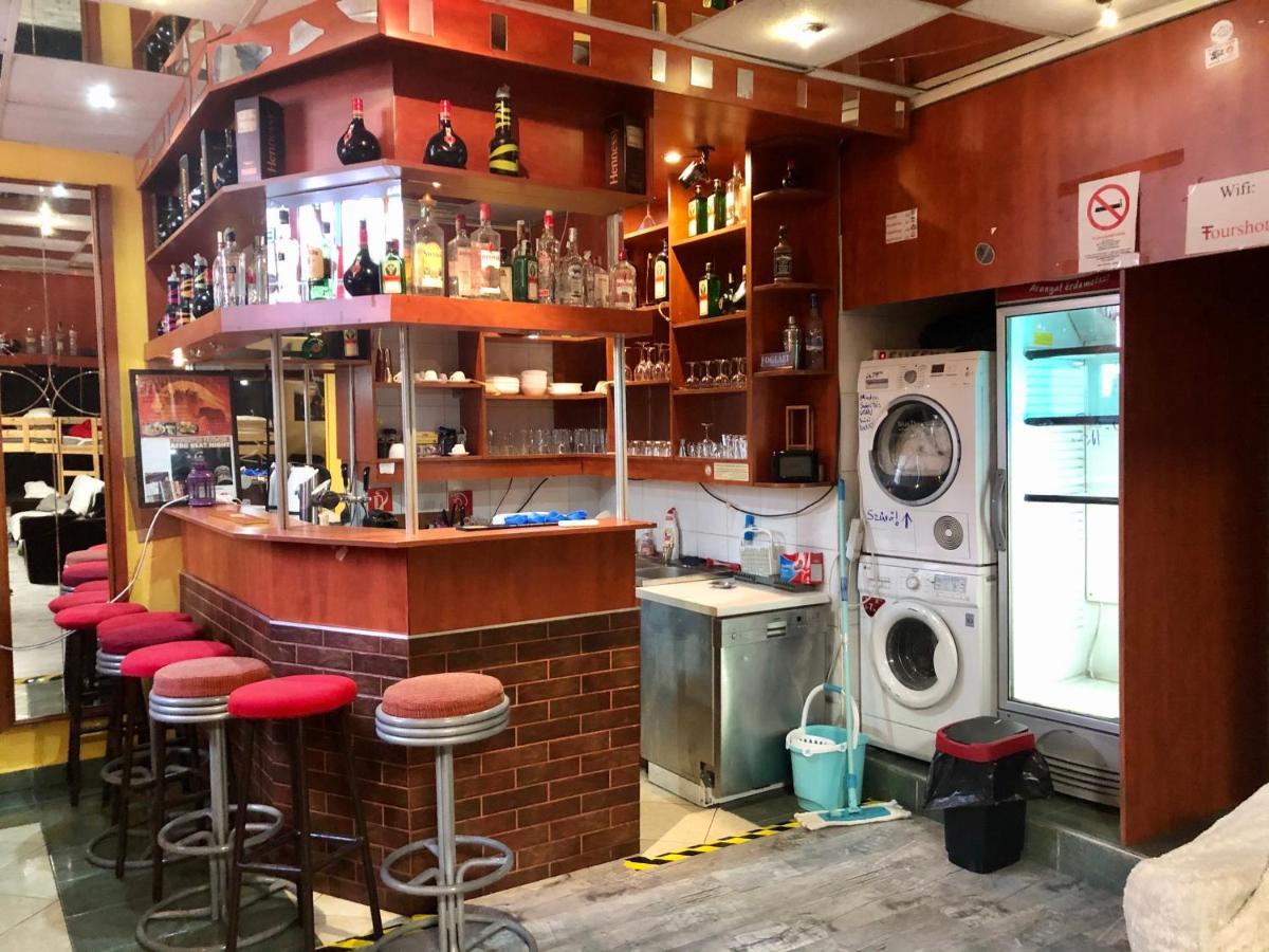 Whole Basement Former Pub2 For Stag Do, Men'S Cave Budapest Luaran gambar
