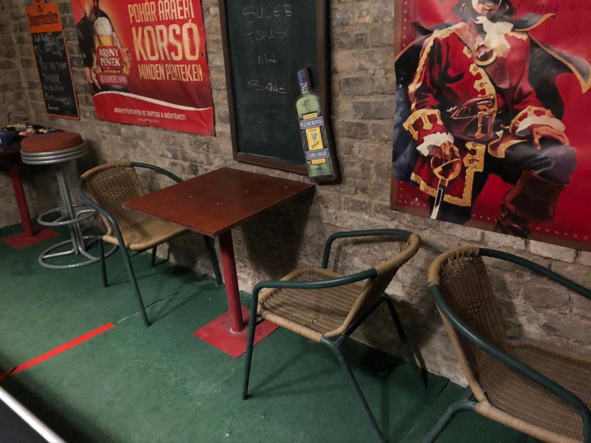 Whole Basement Former Pub2 For Stag Do, Men'S Cave Budapest Luaran gambar