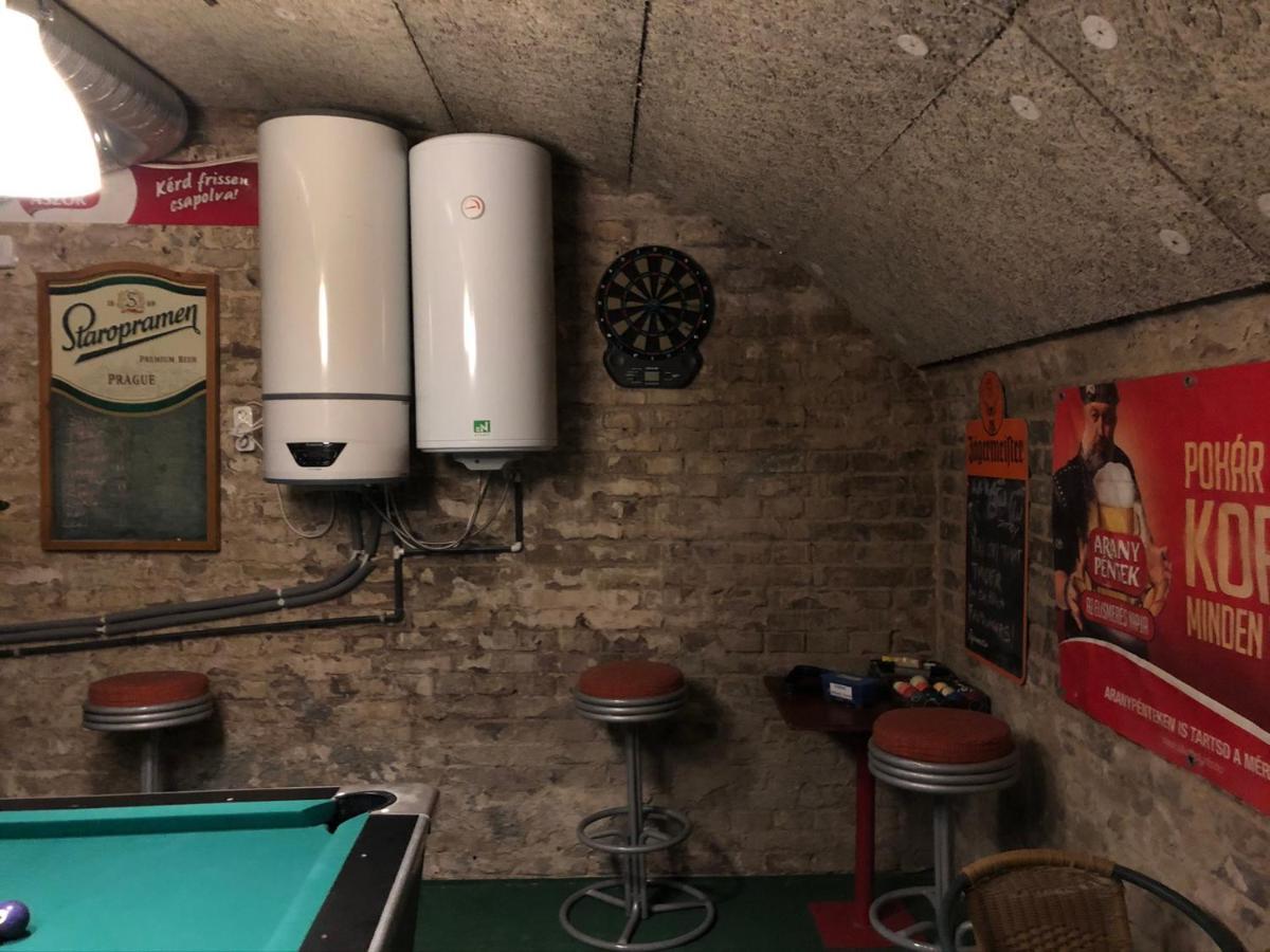 Whole Basement Former Pub2 For Stag Do, Men'S Cave Budapest Luaran gambar