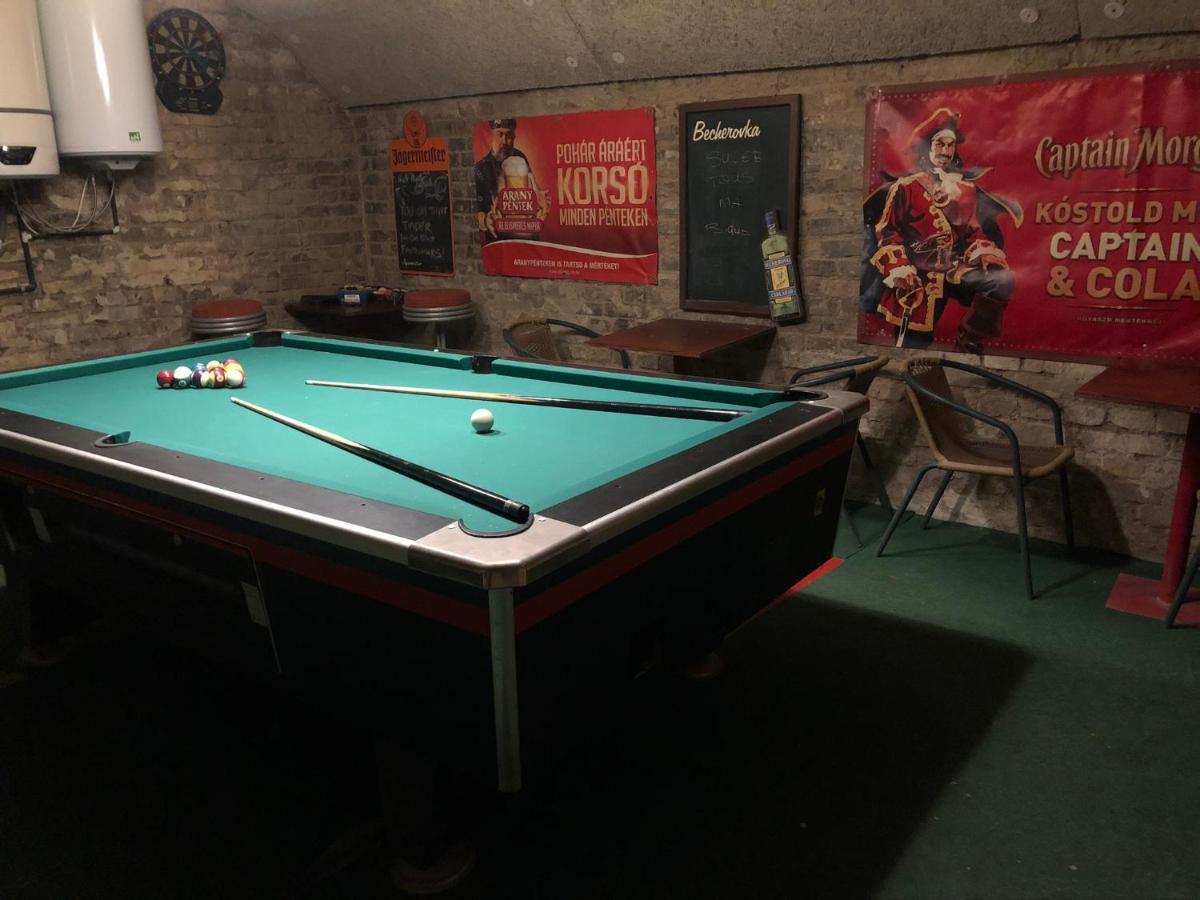 Whole Basement Former Pub2 For Stag Do, Men'S Cave Budapest Luaran gambar