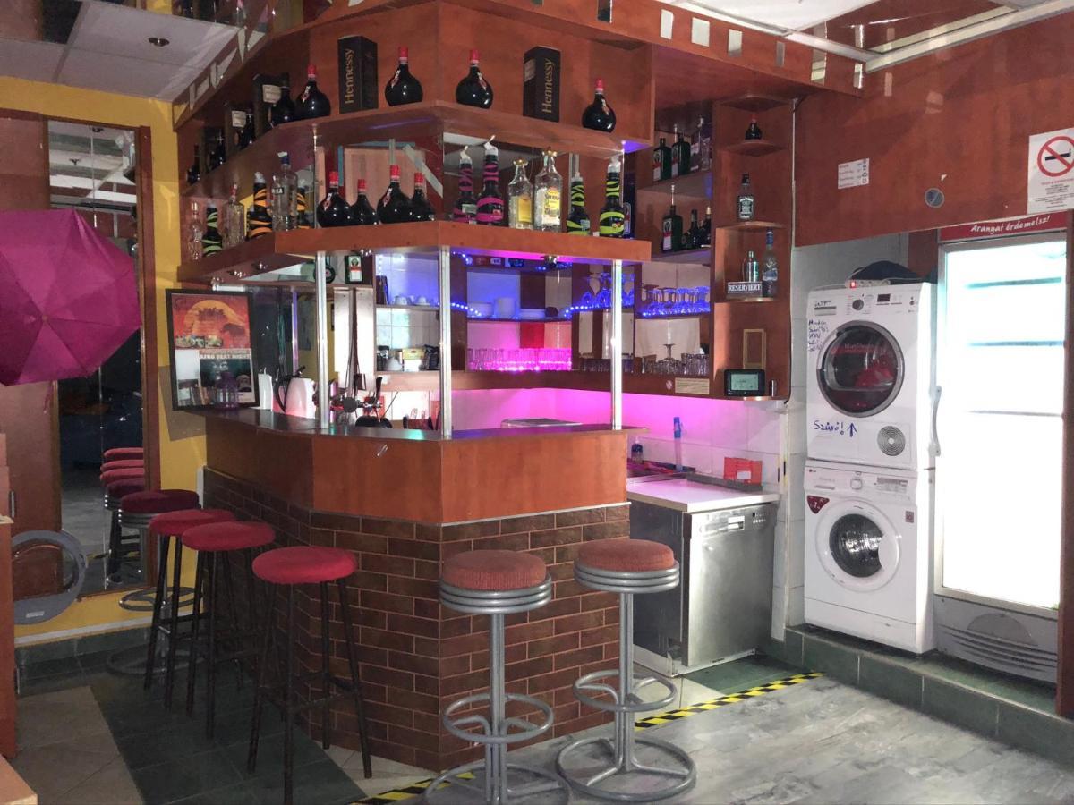 Whole Basement Former Pub2 For Stag Do, Men'S Cave Budapest Luaran gambar