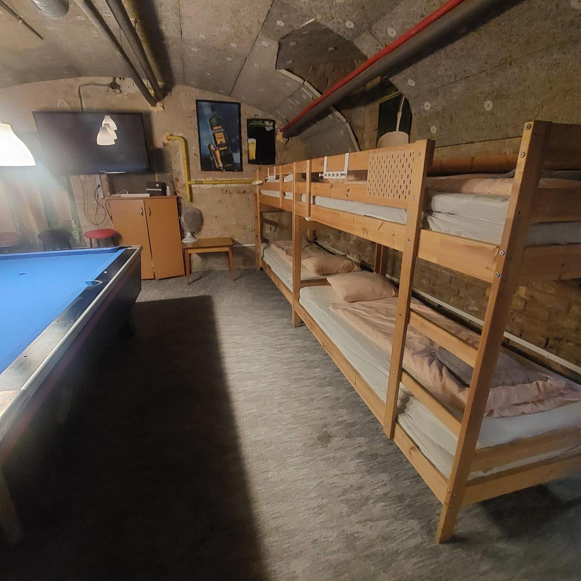 Whole Basement Former Pub2 For Stag Do, Men'S Cave Budapest Luaran gambar